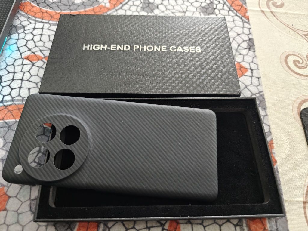 Чохол карбоновий для OnePlus 12