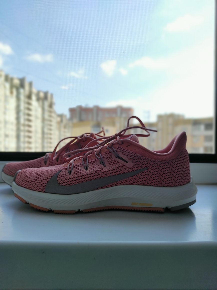 Кроссовки Nike QUEST 35.5 размер (персиковые)