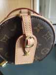 Bolsa Mini Boite LV (não é original), dá para por no cinto