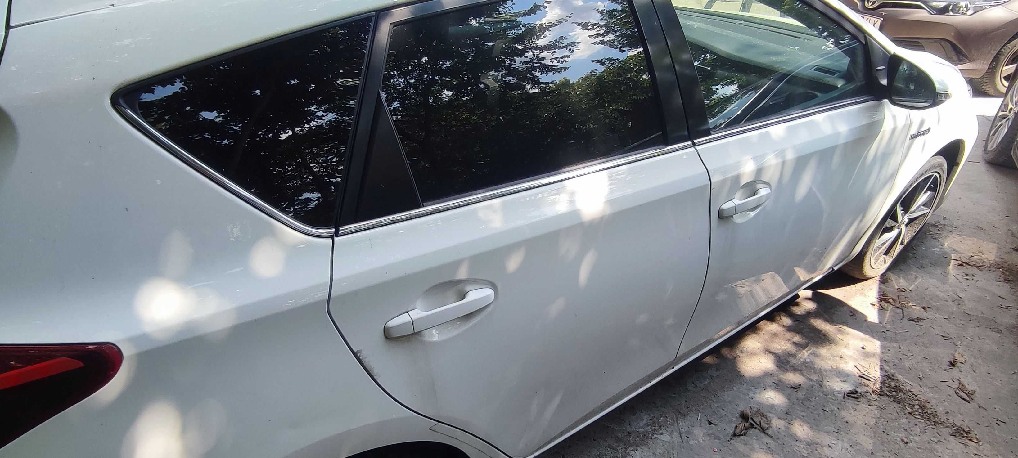Toyota Auris E18 040 biały ćwiartka przód tył pas tylny części E16