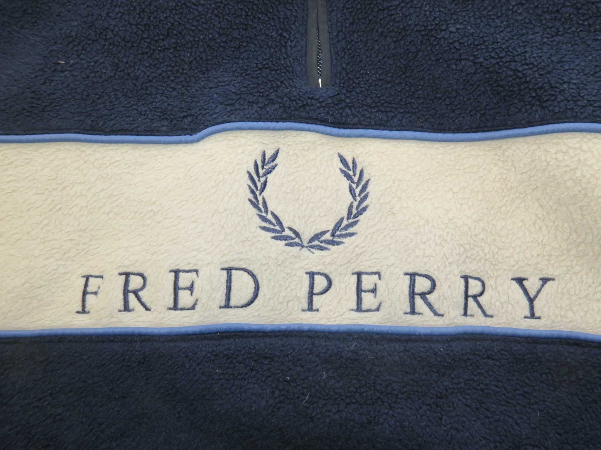 Fred Perry polar z kieszonkami na zamek spellout L/XL