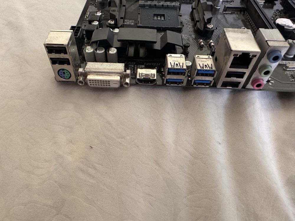 Материнська плата Gigabyte GA-AB350M-DS3H PCI-Ex16