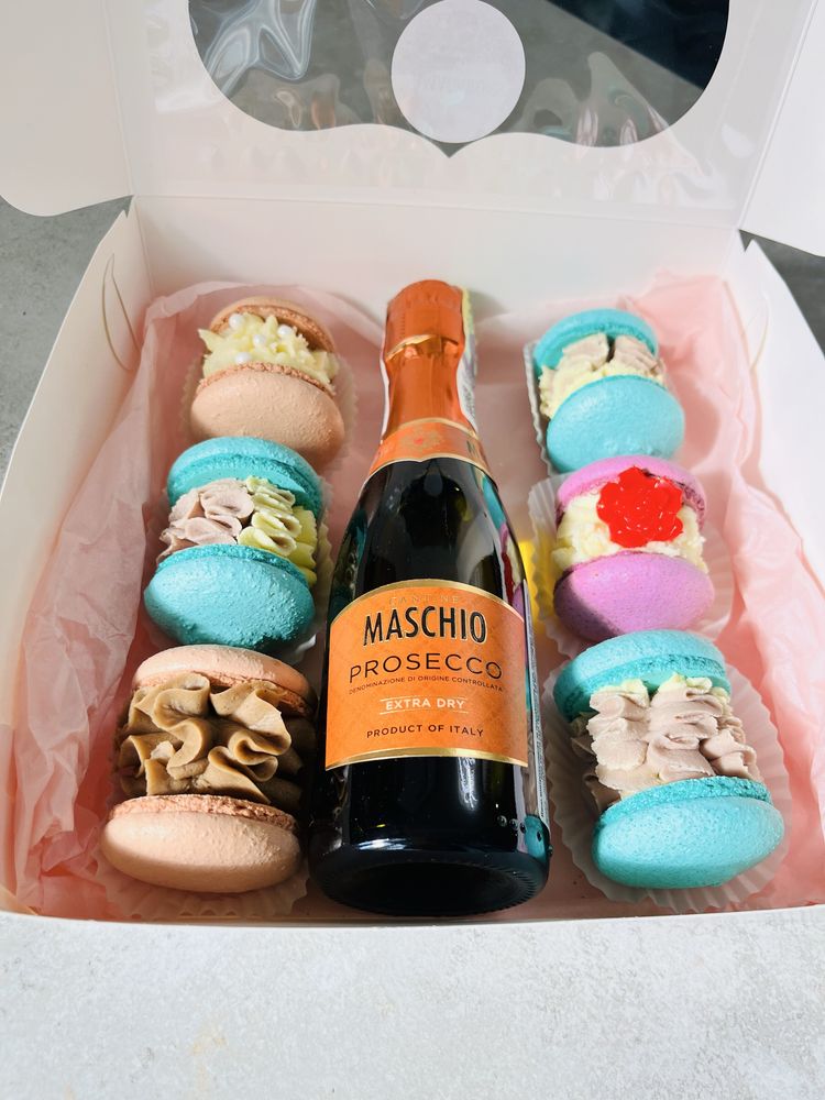 Макаронс, макарон, макарун, десерт, солодощі, макарунс набір, торт-куб