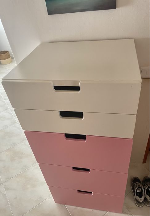 Comoda com bastante espaço para roupa