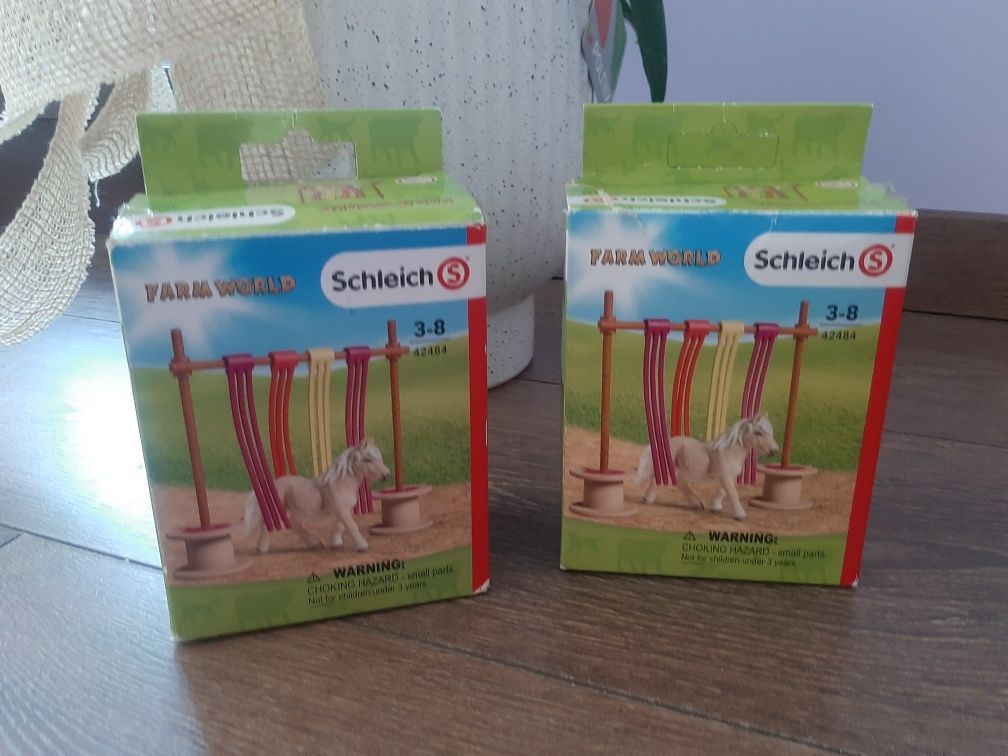 Schleich 42484 Bramka z tasiemkami dla konia. Zestaw kompletny!