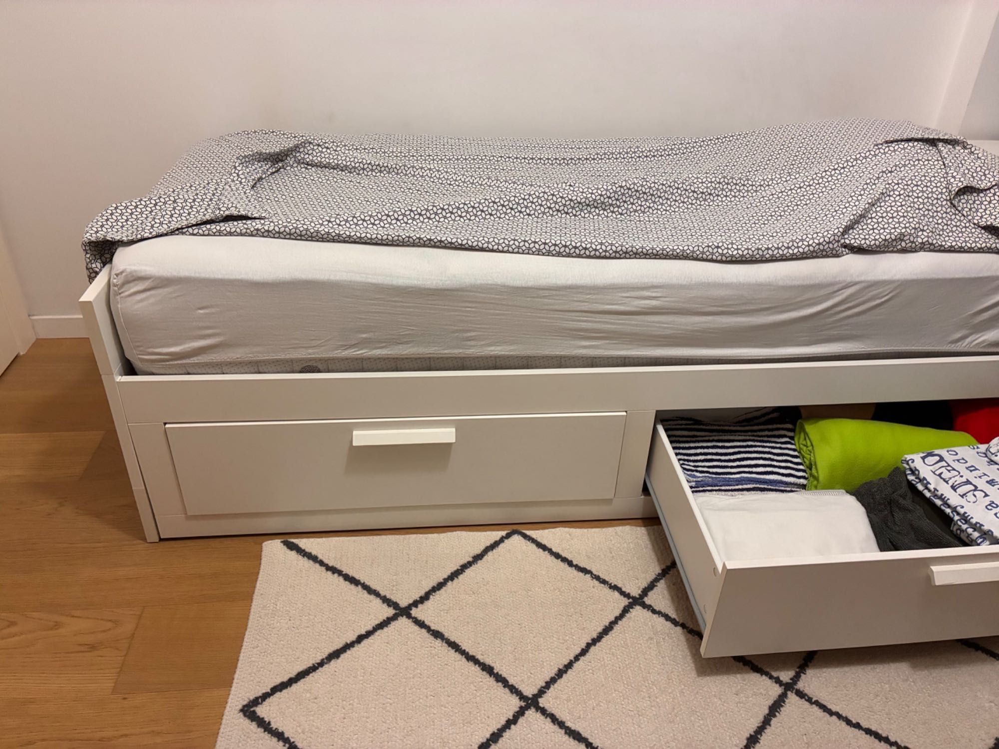 Cama iKea Brimnes