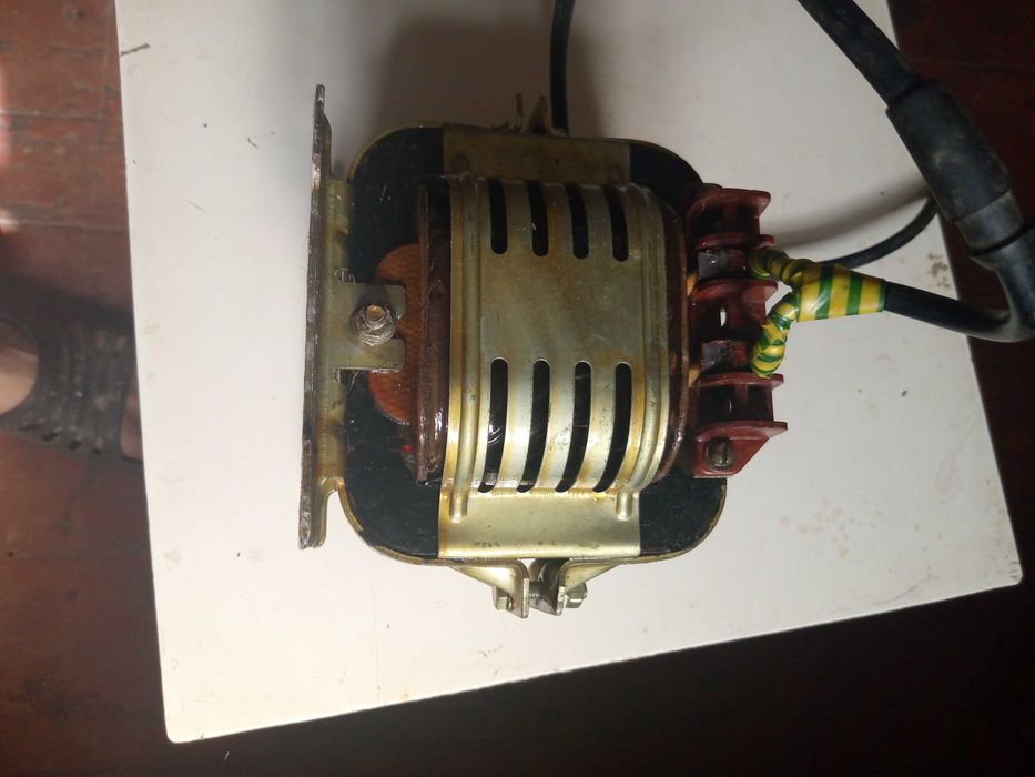 Трансформатор понижающий 0,4 кВа.