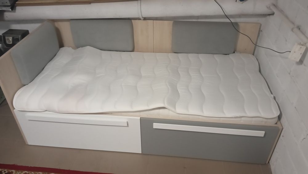 Łóżko jednoosobowe