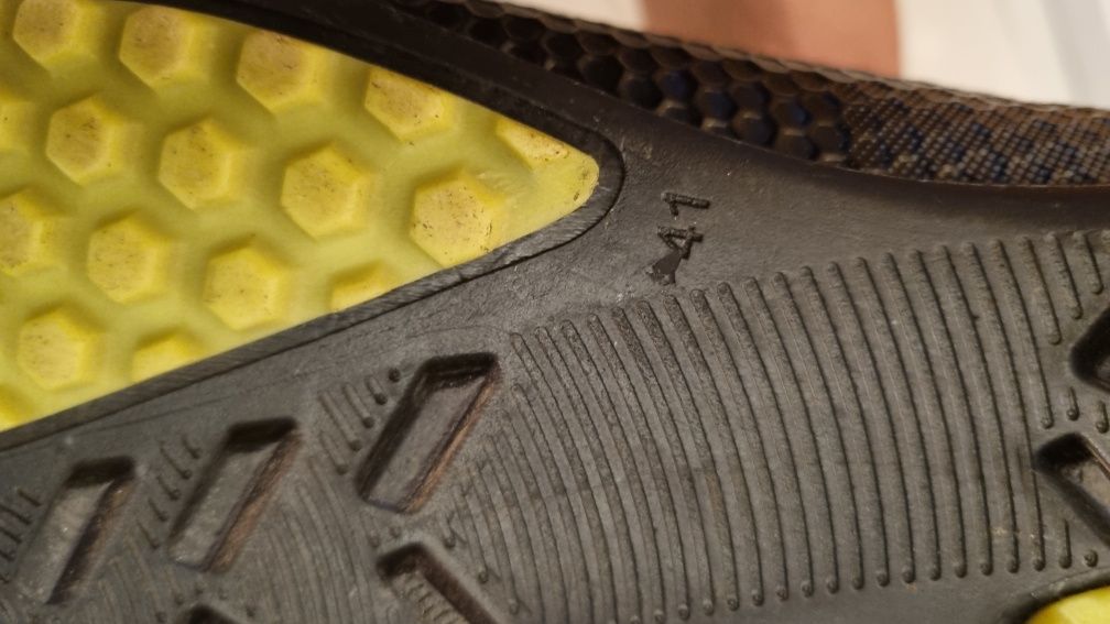 Buty sportowe korki lanki Nike r. 41 halówki