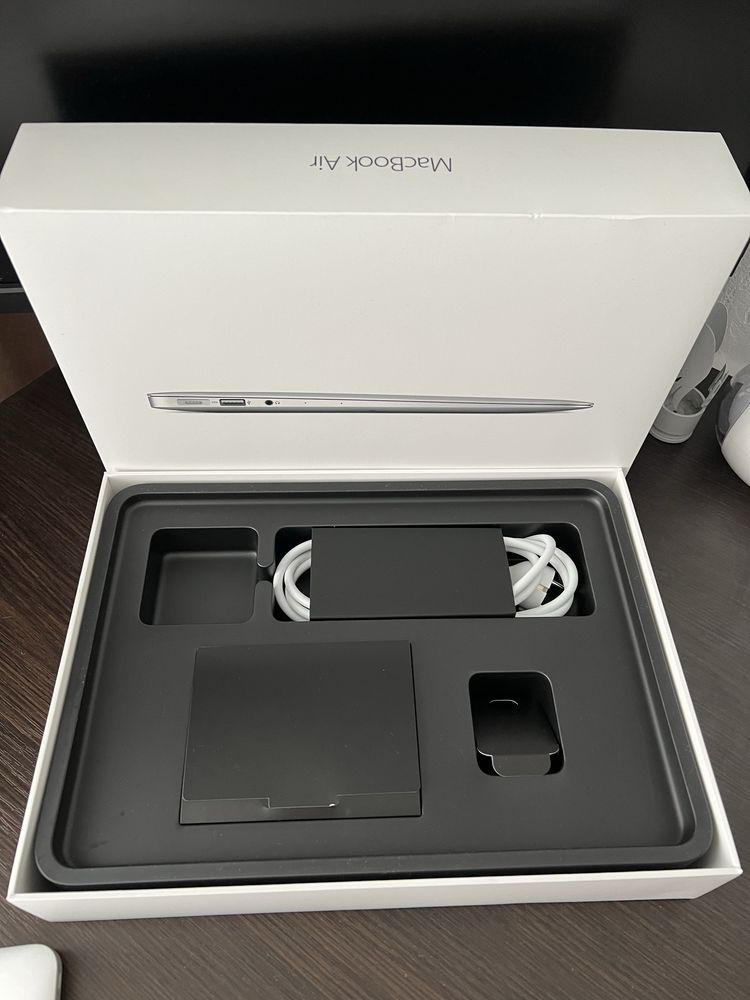 Продам MacBook Air -13