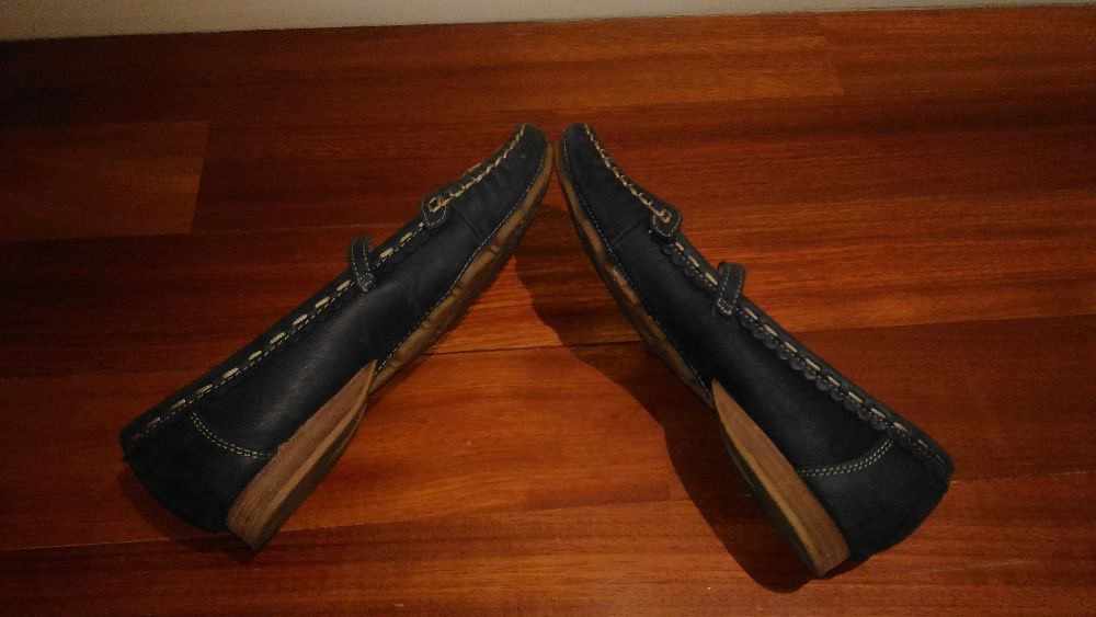 Sapatos originais da marca Docker`s em pele genuína , T-38. Novos