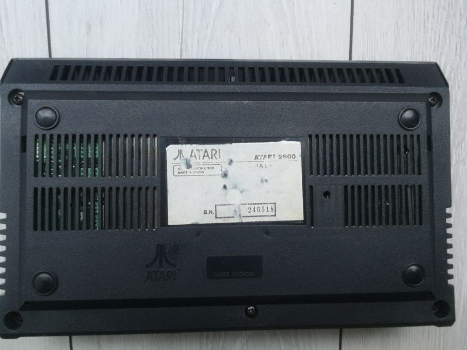 Продам оригінальну ігрову приставку Atari 2600 Junior "Rainbow"