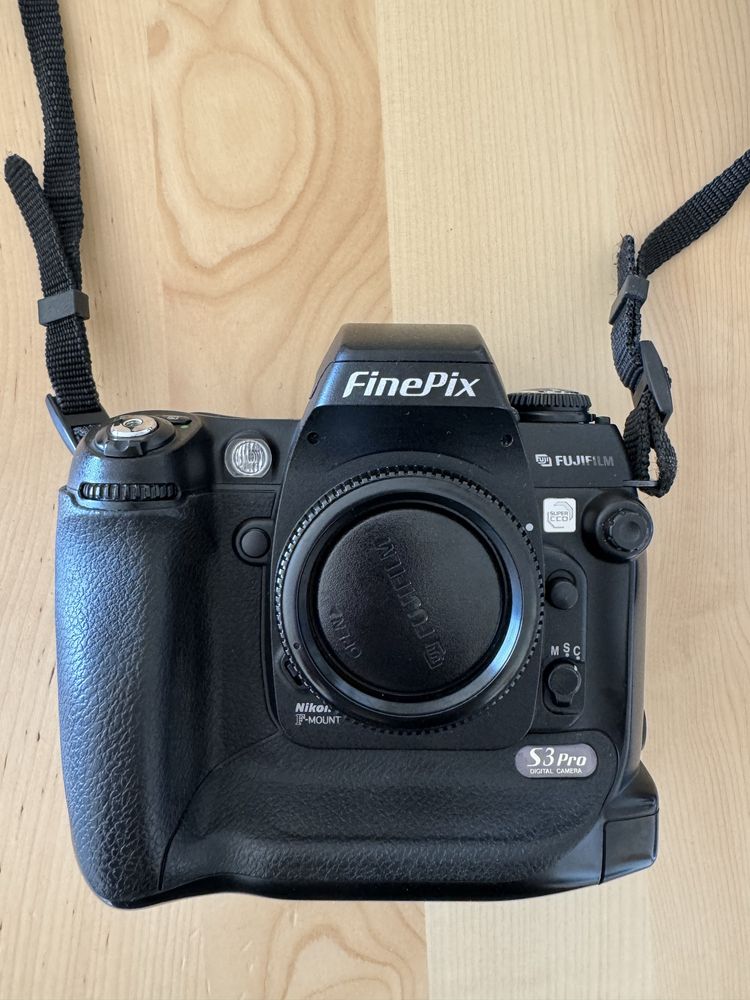 Fujifilm FinePix S3 Pro + Nikon AF Nikkor 50mm f/1.4D