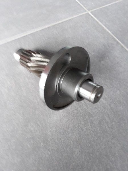 Wałek ze sprzęgłem zapadkowym Kemper 345 (lewy mały rotor) LCA 81878