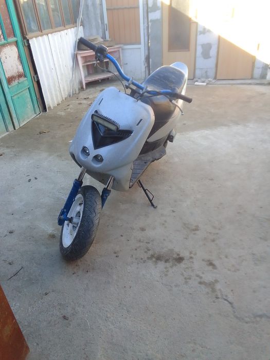 Продам мопед робочый есть маленький нюанс по поводу ношки кигстартера