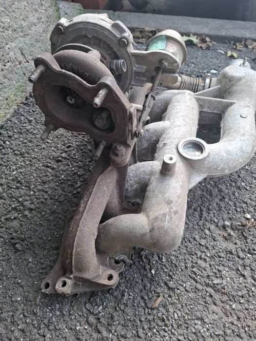 Колектор впускний/випускний