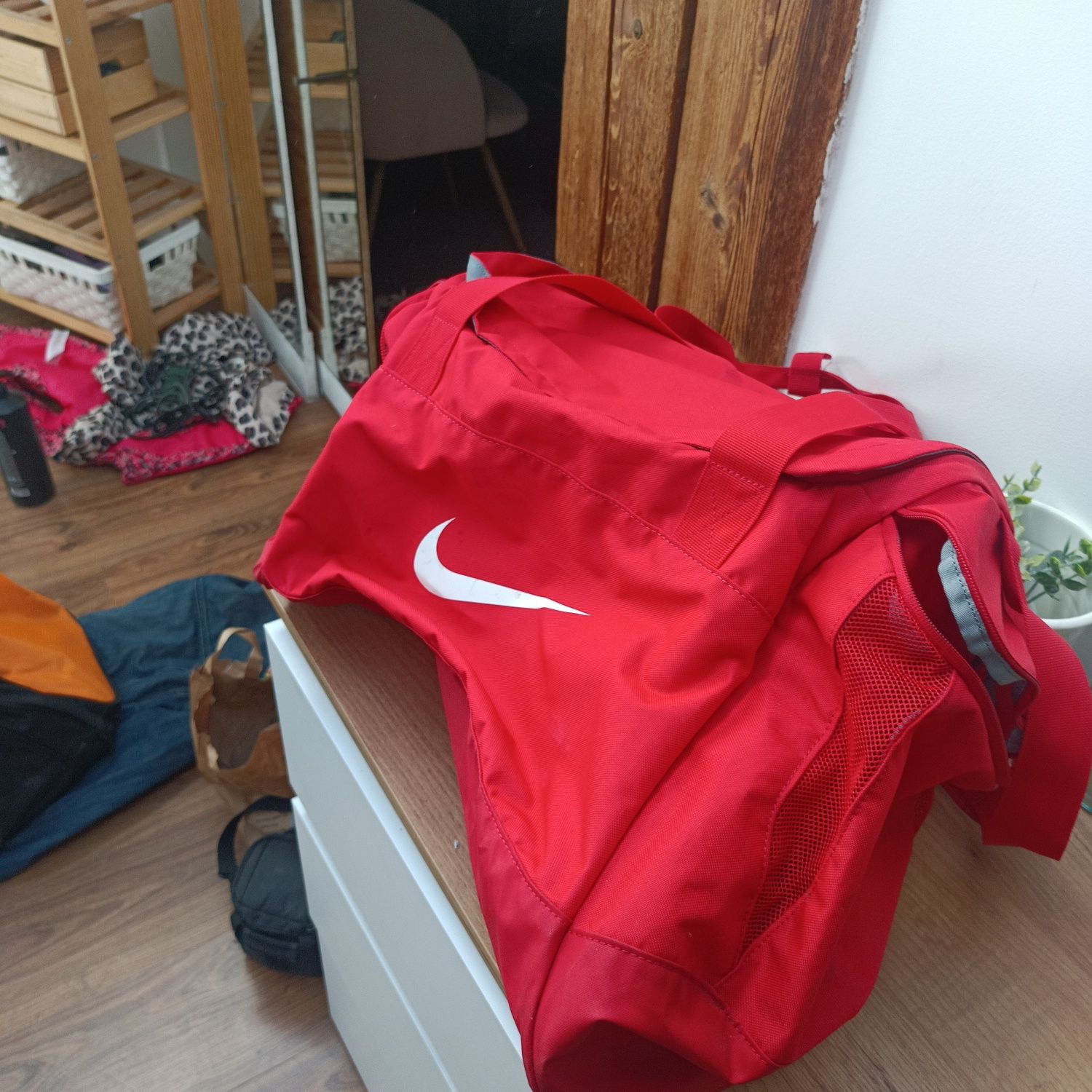 Torba podróżna Nike czerwona wyprzedaż garażowa tanio polecam