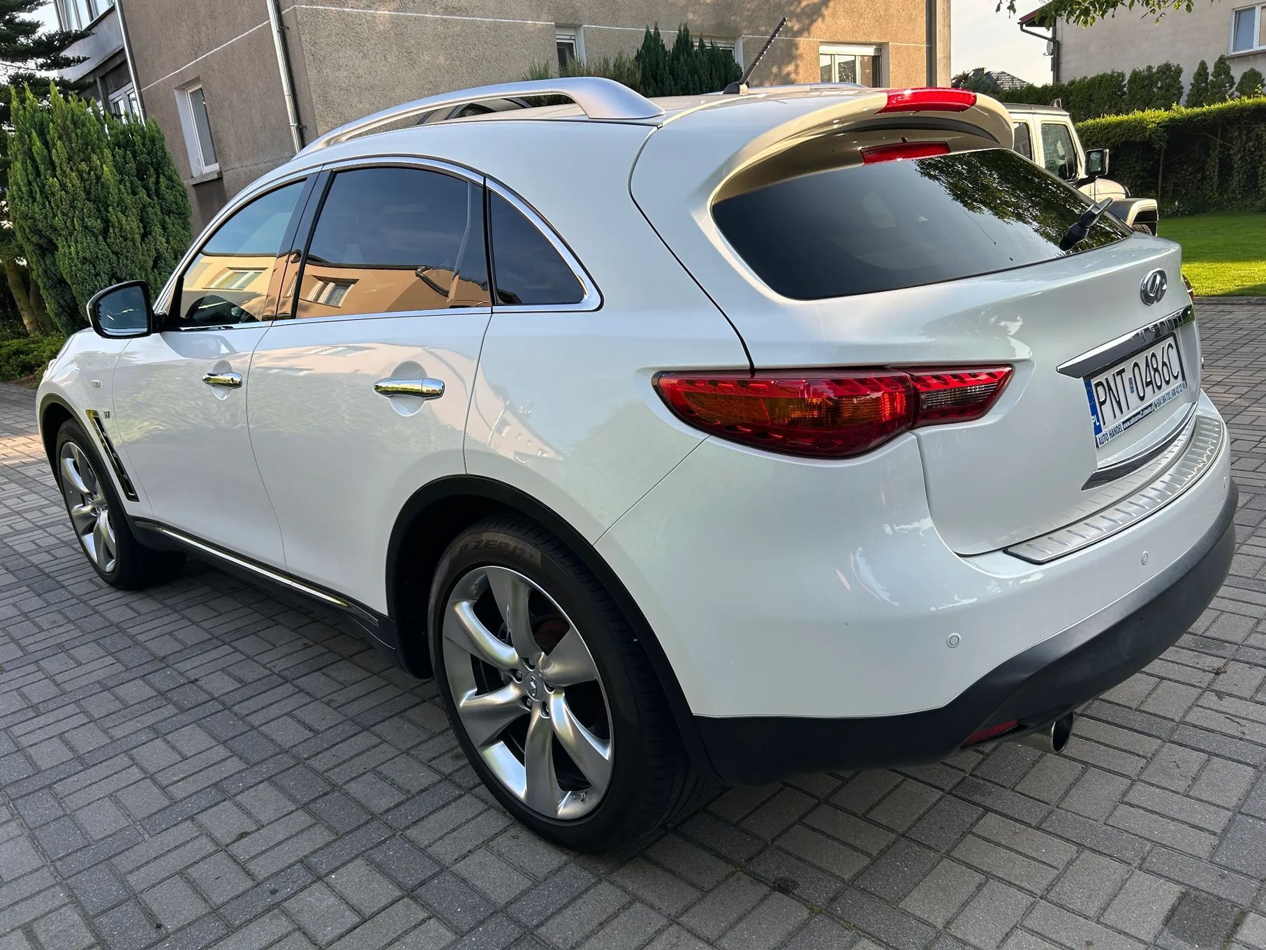 Infiniti QX70 3.7 V6 320 KM Permium S Europa 69 Netto