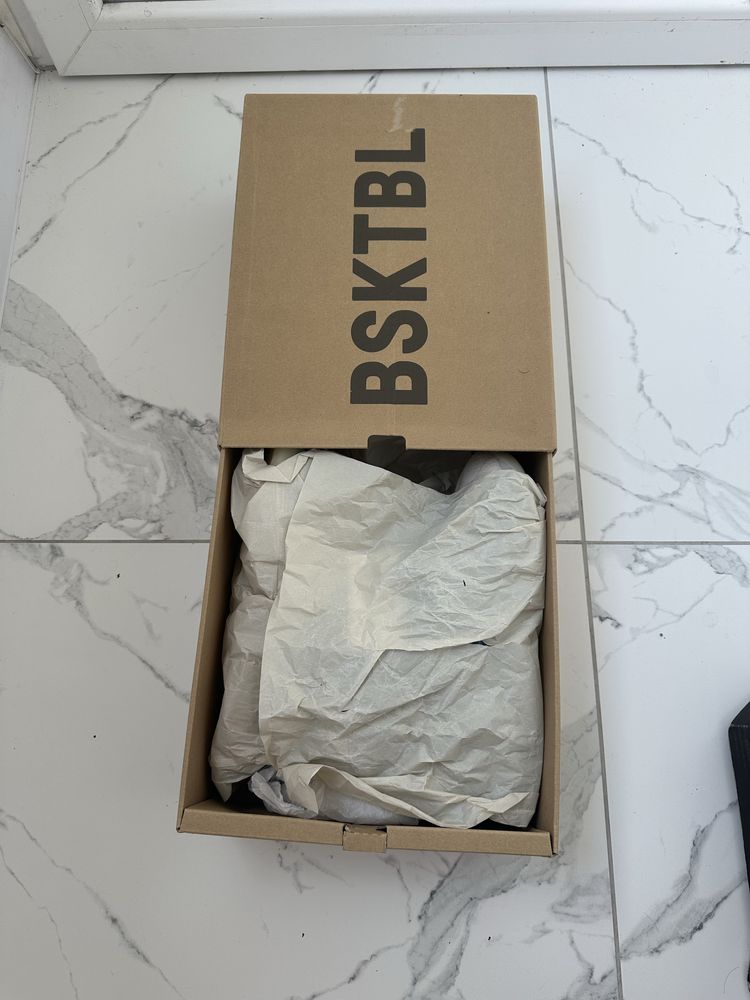 Adidas yeezy BSKTBL QNTM
