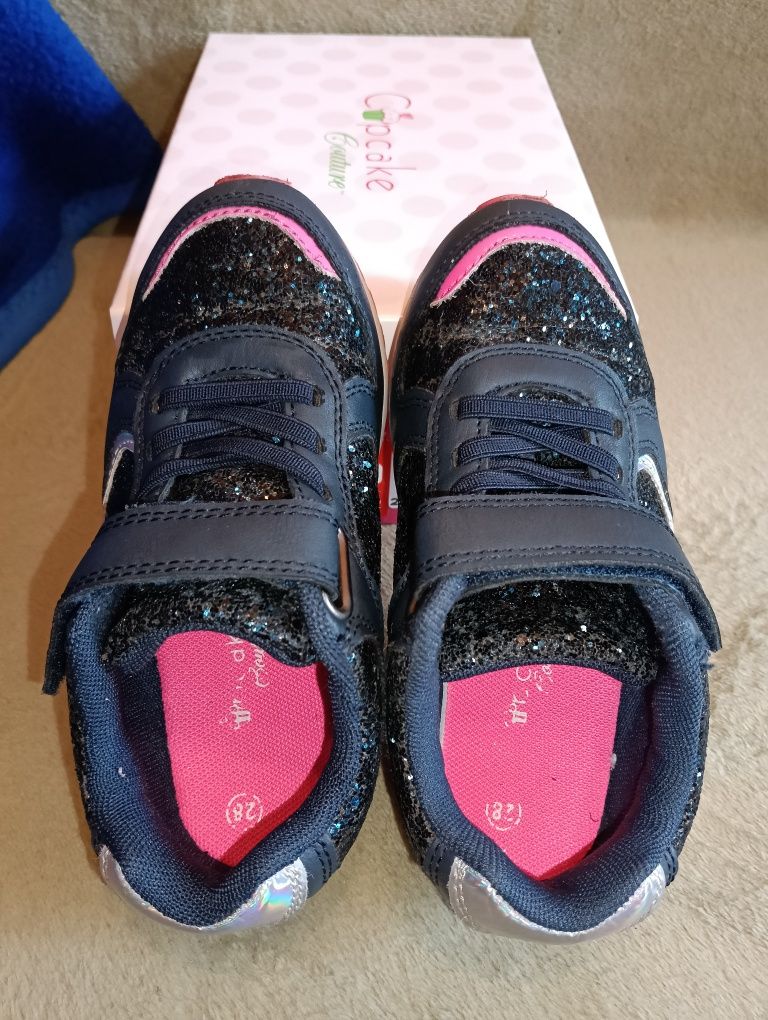 Adidasy dziewczęce r. 28, 17,cm na rzep