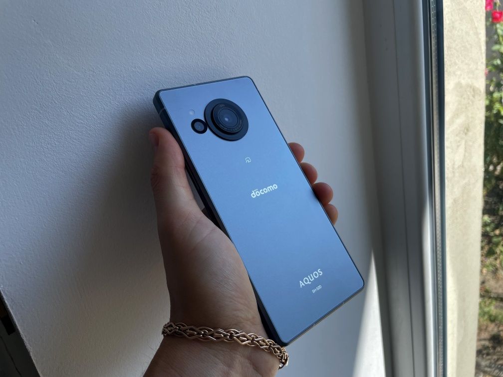 Японский флагман Sharp AQUOS R8 - 2 sim 4570ma IP68 STD810 8Gen2 240Гц