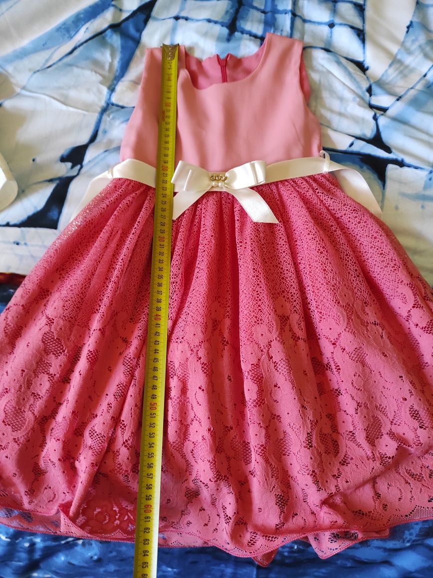 Платье нарядное на 4-5 лет