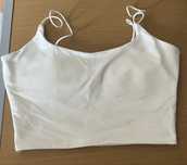 Top branco com preenchimento no peito