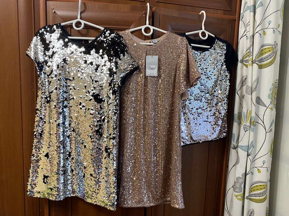 (134 , підійде також на 128) Плаття з паєтками та футболка з паєтками