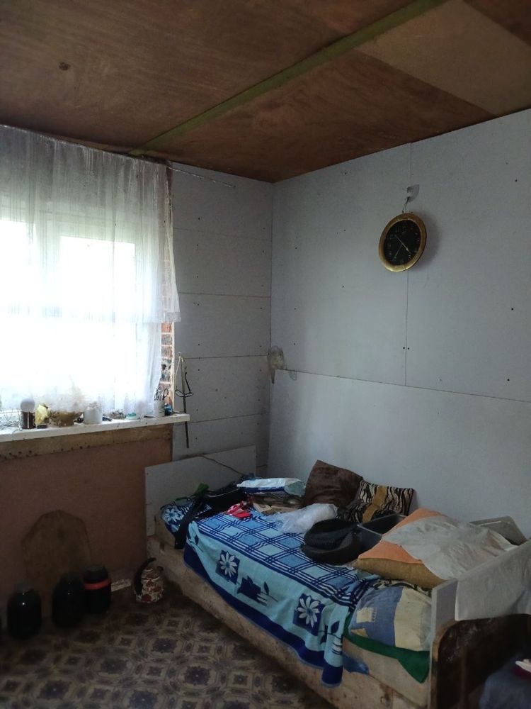 Дача біля озера в місті
