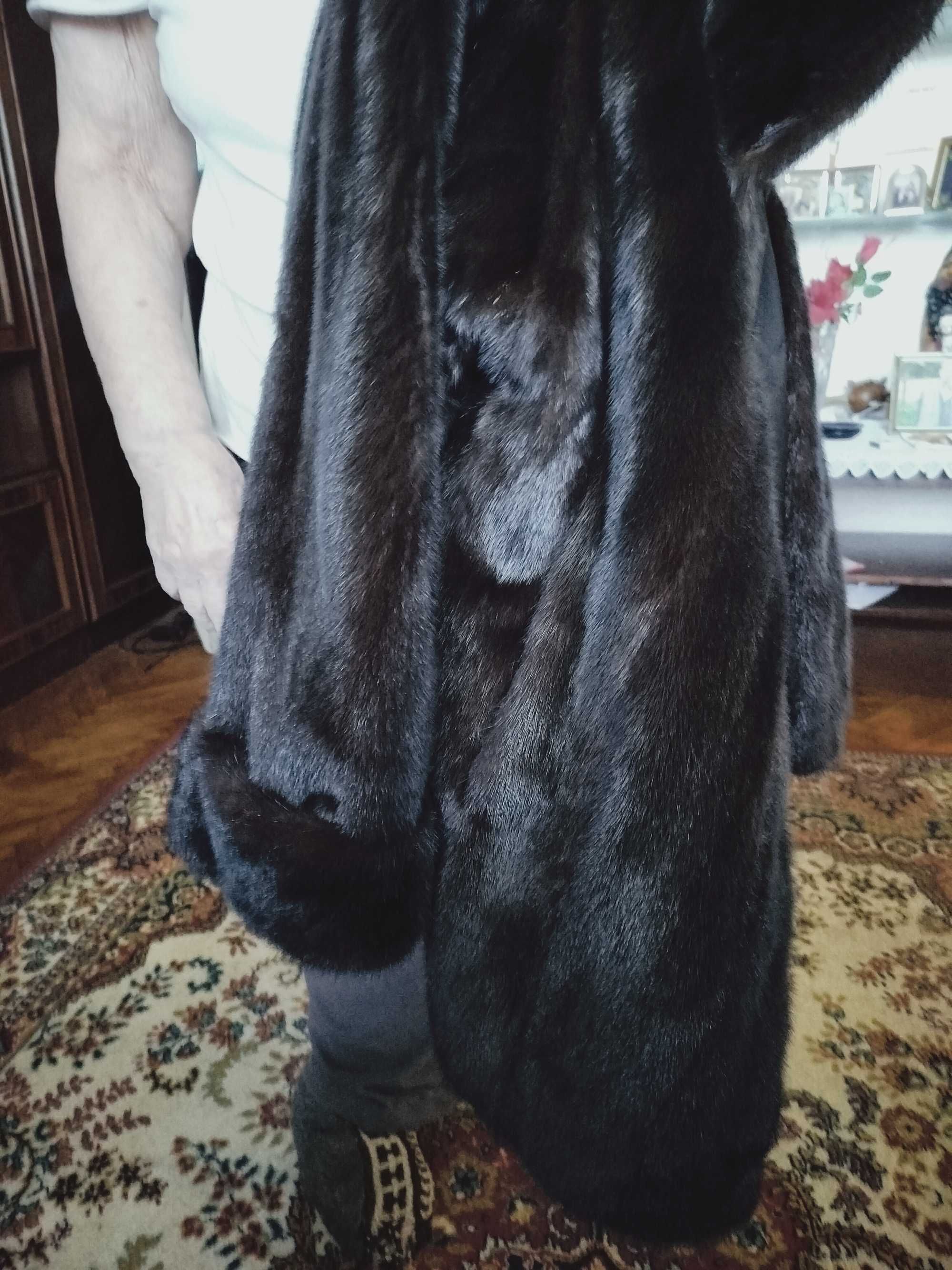 Полушубок норковий практично новий.Бельгія.