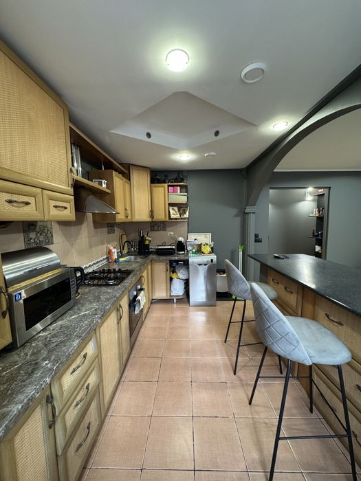 Продаж 2 кімнатної квартири по вул.Глинянський Тракт з ремонтом