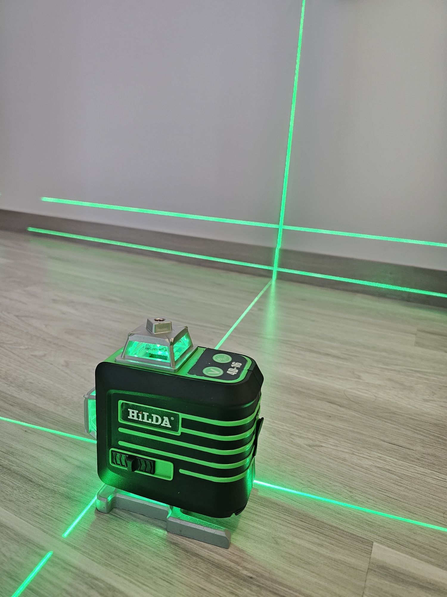 Nível Laser 16 Linhas 4D Auto-Nivelamento 360° Horizontal E Vertical