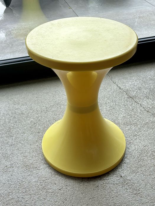 Plastikowy Żółty Taboret PRL Stołek Tam Tam Space Age Design 1970te