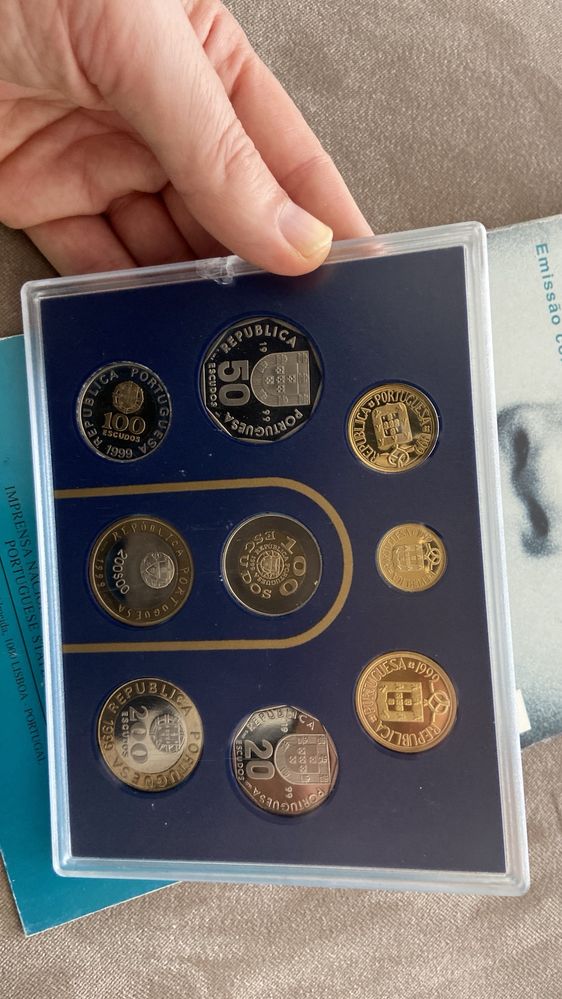 Carteiras / conjuntos de moedas Escudo comemorativas