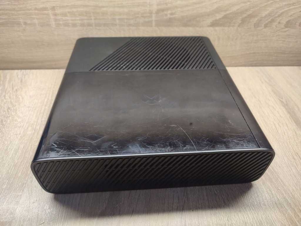 Konsola Xbox 360 E 250 GB 1538