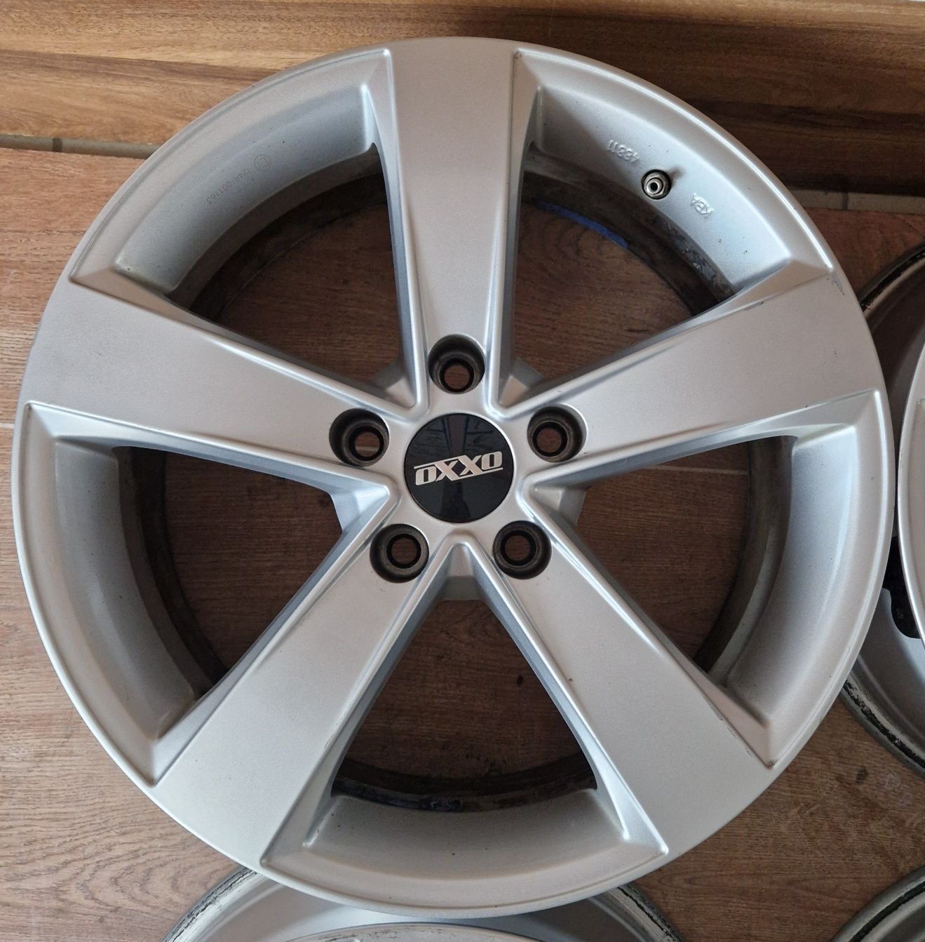 Оригінальні легкосплавні диски фірми OXXO Toyota R17 5x114.3 ET 39