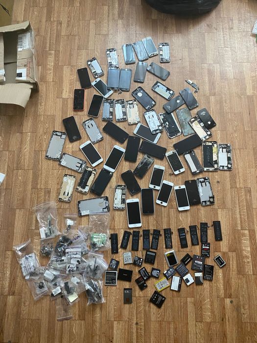 Запчастини до телефонів iPhone. Ціна за все.