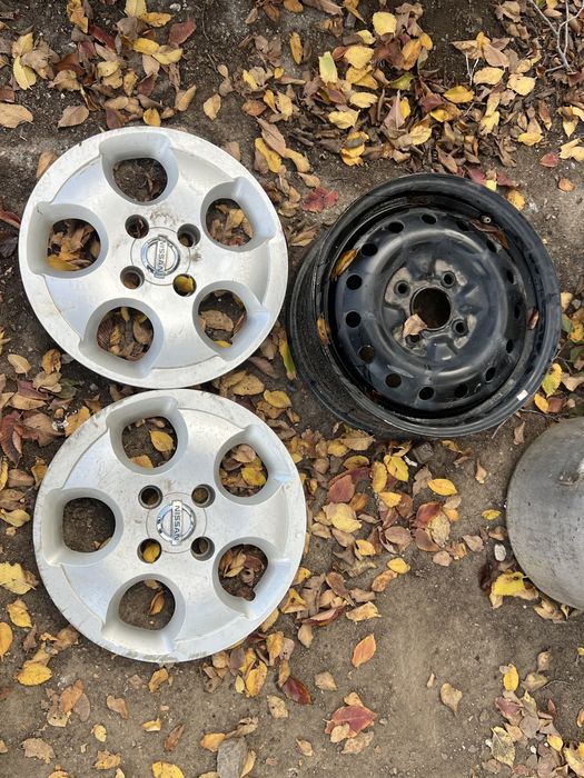 Продам  диск и колпаки Nissan R15 4 на 114.3