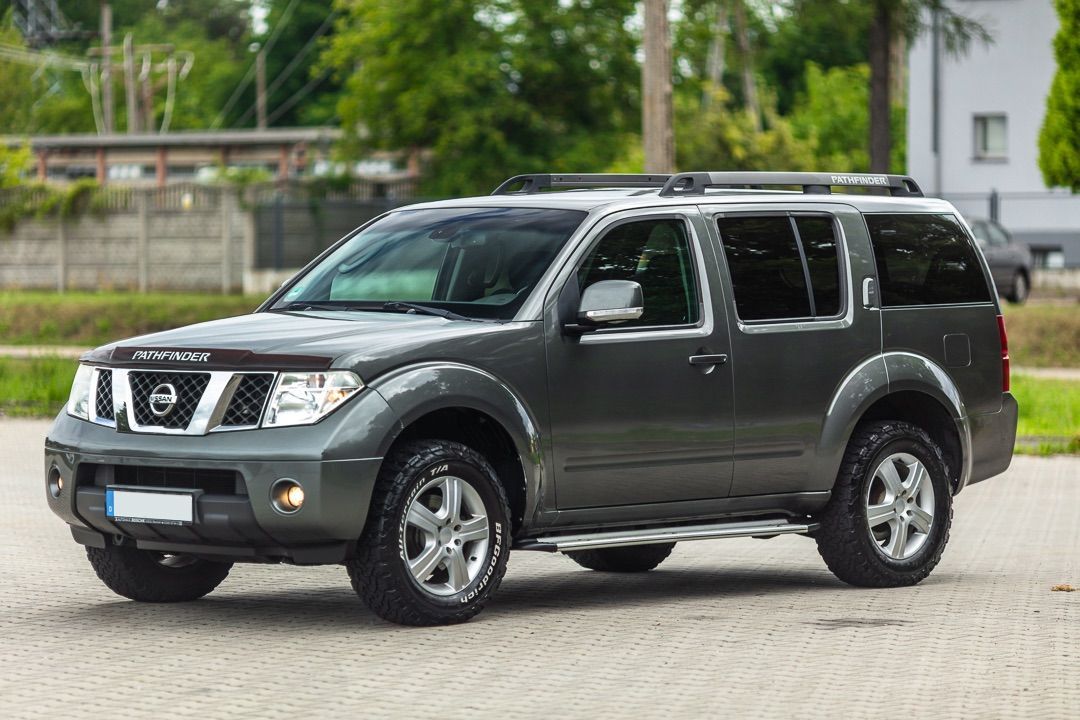 Nissan Pathfinder 7-osobowy Klima Bardzo ładny bez korozji