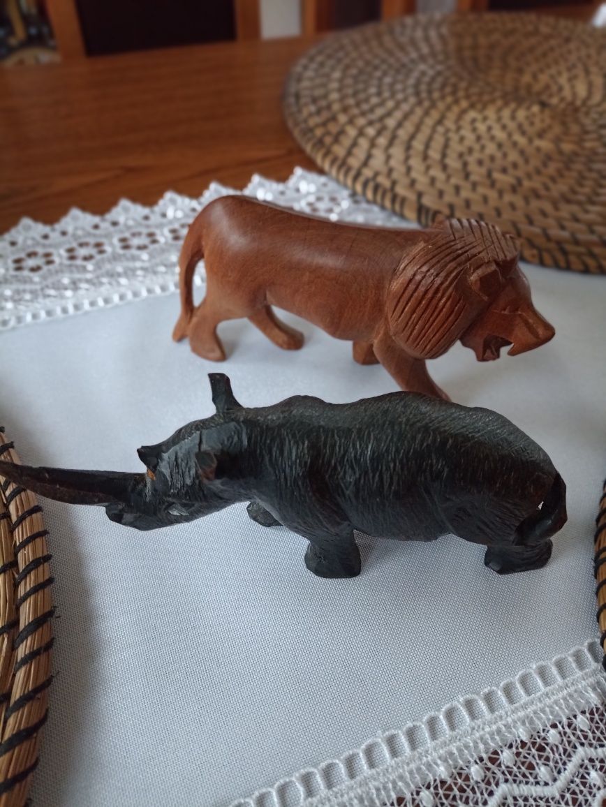 Rzeźby rękodzieło, lew, nosorożec
