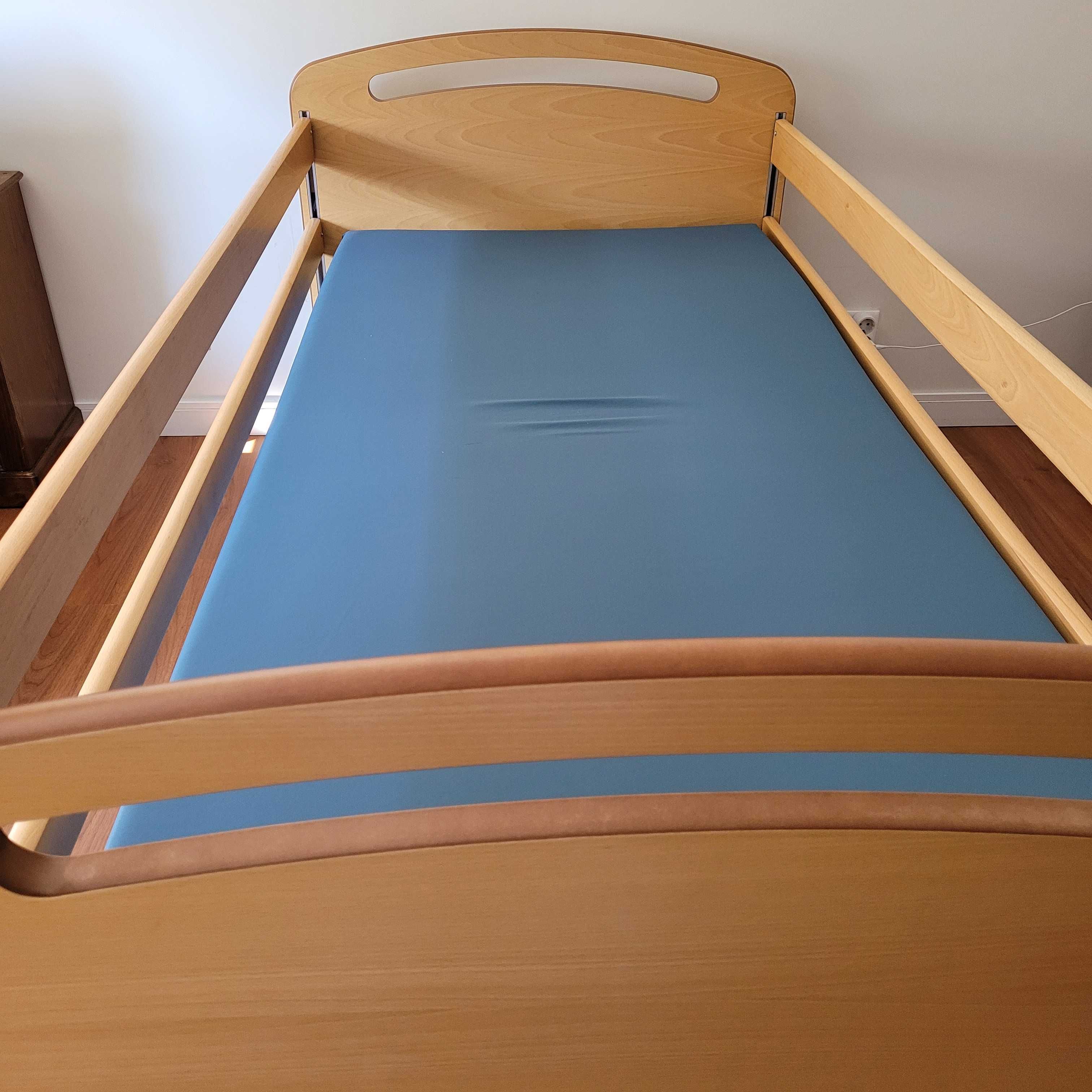 Cama elétrica elevatória com grades e colchão anti-escaras