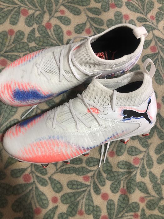 Bota de futebol  usado ums vez esta em bom estado