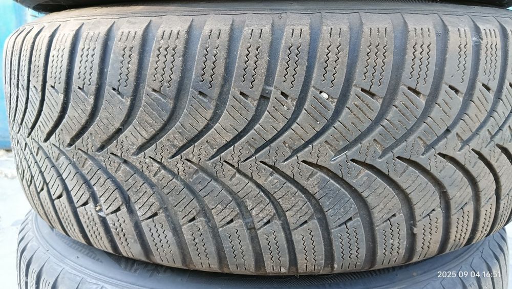 Зимняя резина hankook с дисками 15 дюймов.