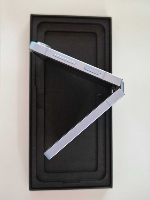 Samsung Galaxy Z Flip6 SM-F741B, 256GB w bardzo dobrym stanie