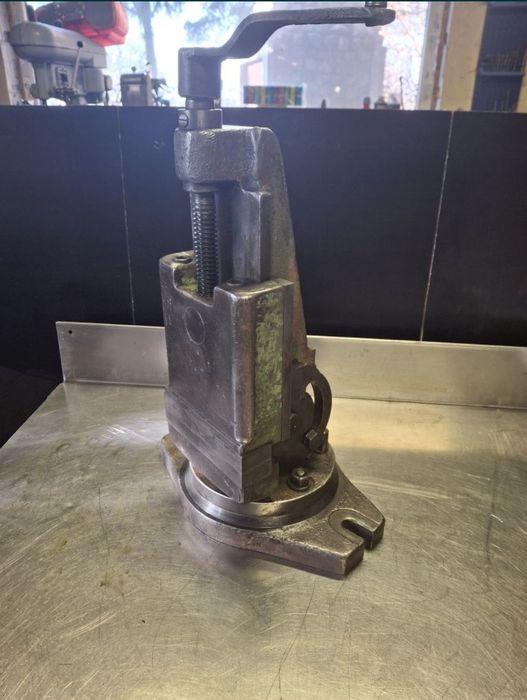 Imadło maszynowe uchylne obrotowe 150 wiertarka
35kg wiertarka frezar