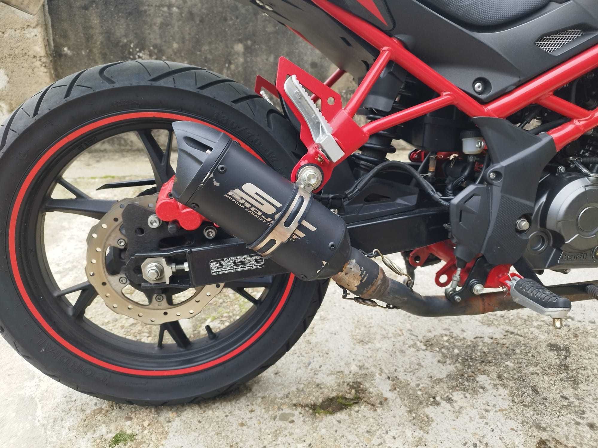 Benelli bn125 como nova, pouco usada.