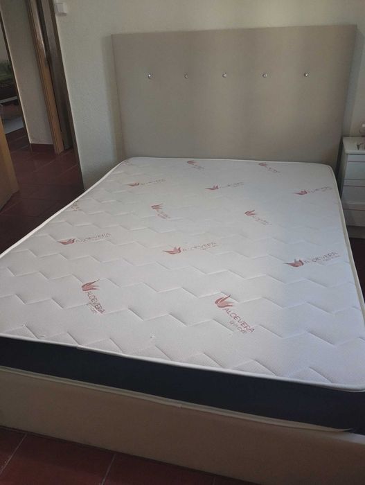 Cama Casal, com cabeceira, estrado e colchão
