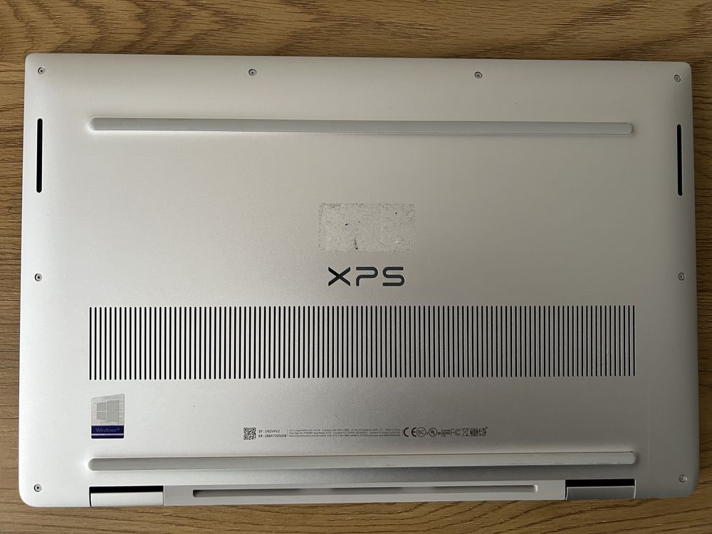 Dell XPS 9575 i7/ram16/ssd256 radeon 4gb