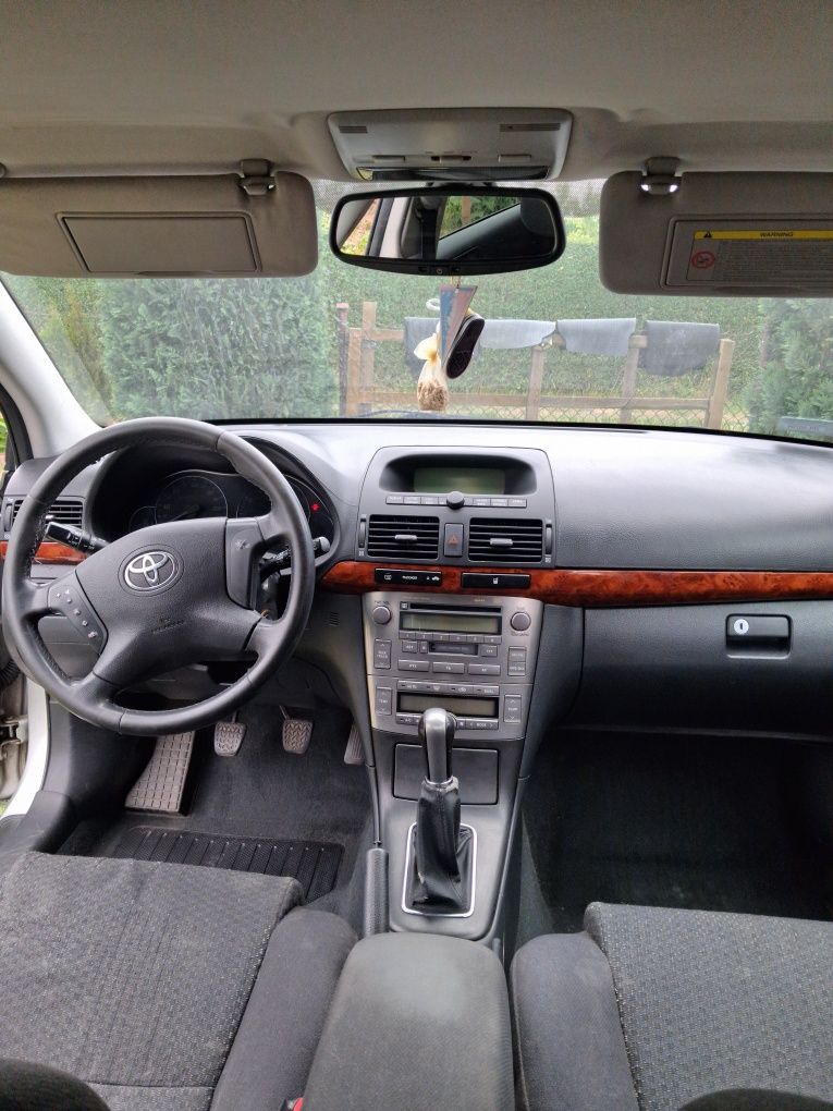 Toyota avensis 1.8 benz  kombi 2004r