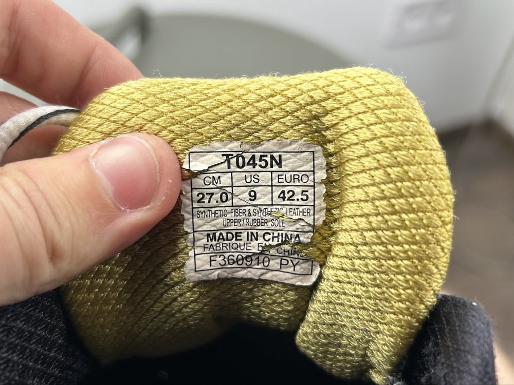 Оригінал! Кросівки Asics Gel Nimbus 42.5 розмір 03362